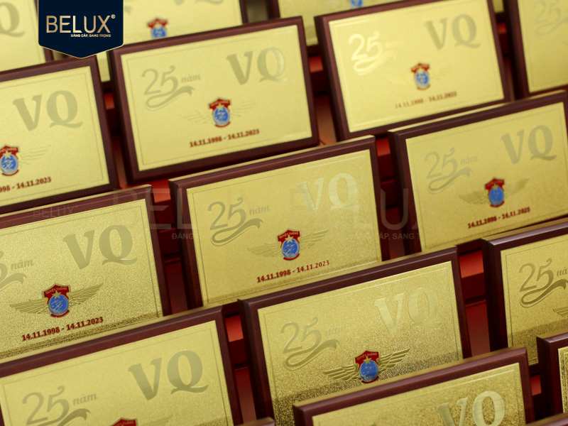 Lô 120 tranh 25 năm VQ 20x13cm bằng đồng thiết kế theo yêu cầu